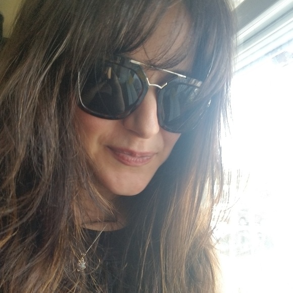 Meet your Posher, Heather - Picture 1 of 2